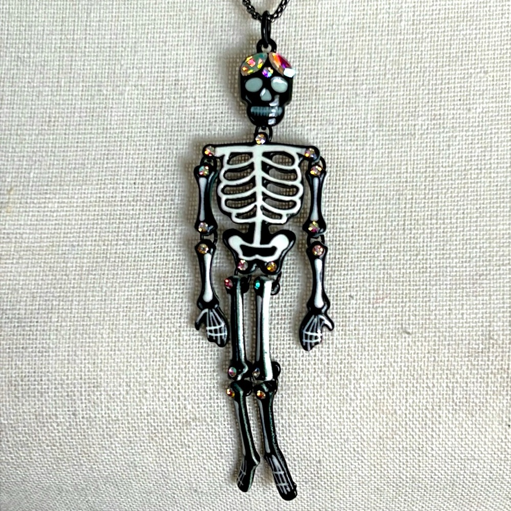 Betsey Johnson Skeleton Necklace NWT Glow In The Dark with Self Adjusting Slider - Picture 5 of 10